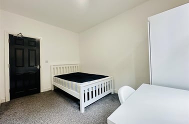 Park Road, Lenton, Nottingham - Image 2